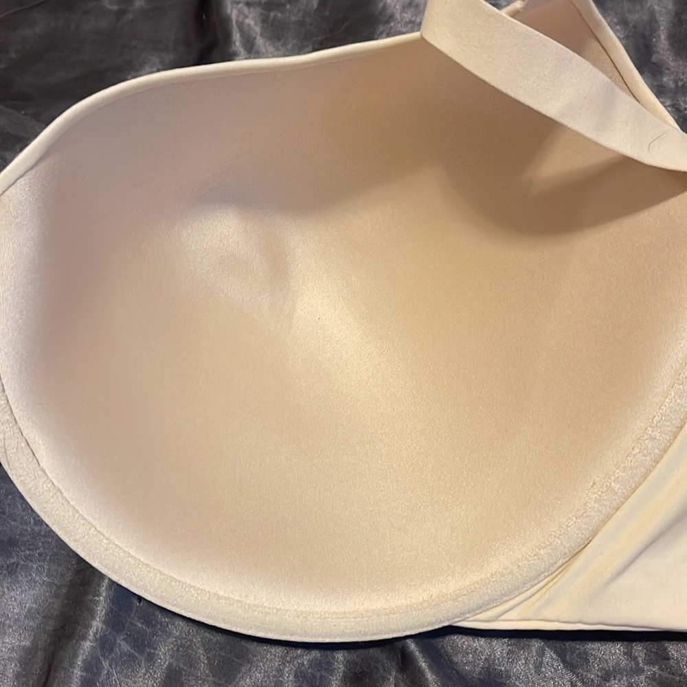 Skims T Shirt Bra - Picture 6 of 11